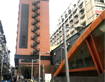 Bin-Yang Sanchong Hotel Building